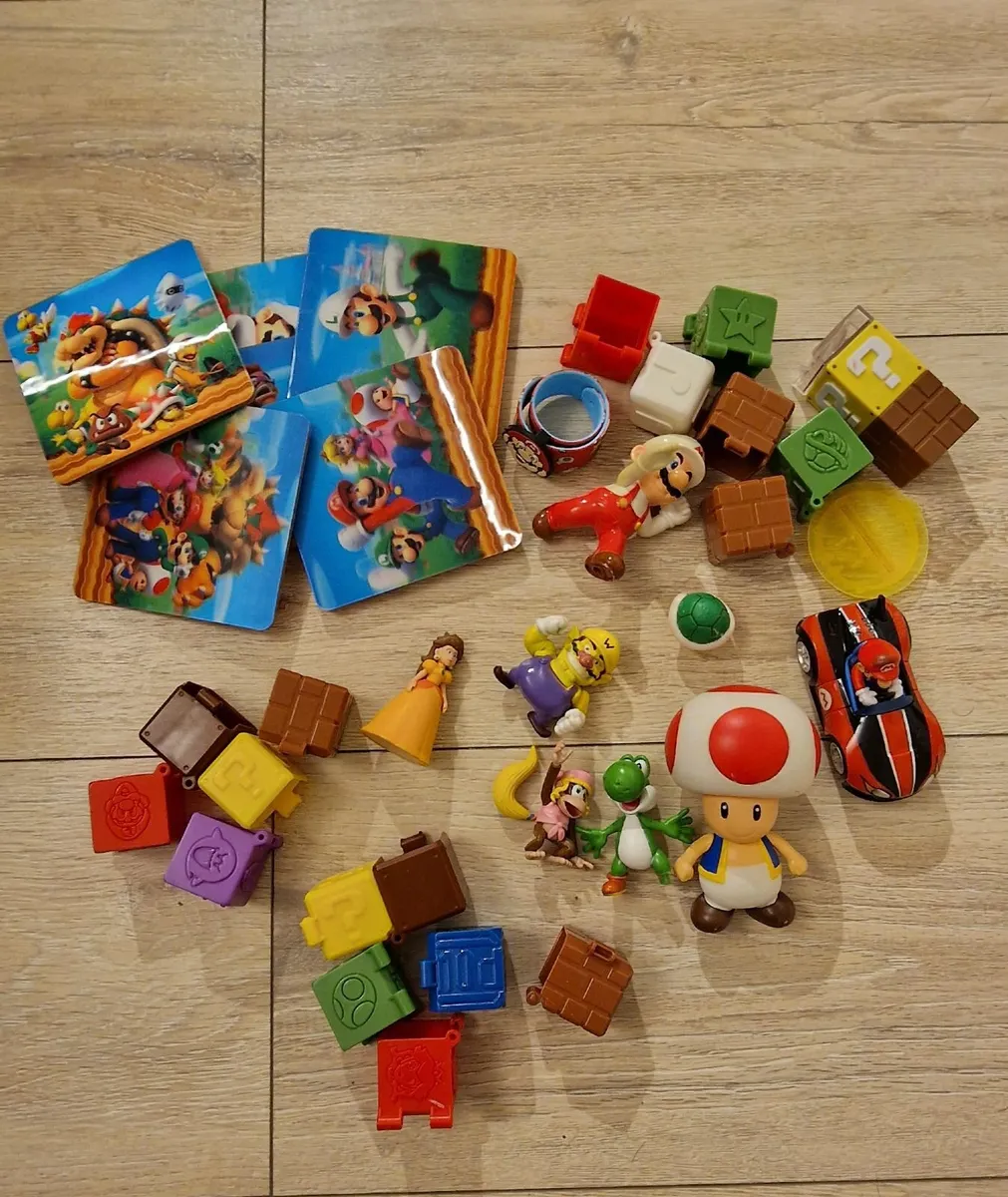 A bag of Super Mario toys - Image 4