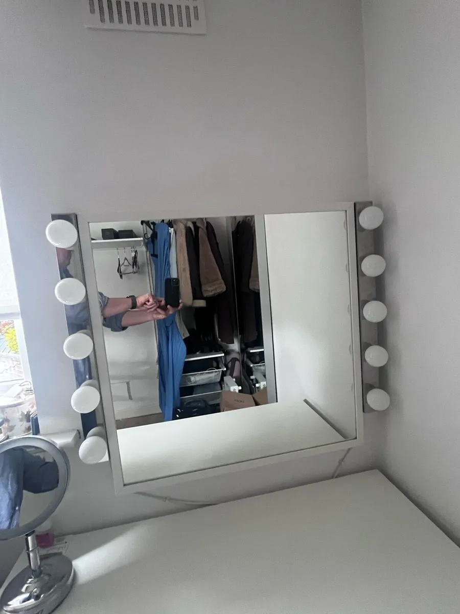 Makeup Station Lights and Mirror - Image 2