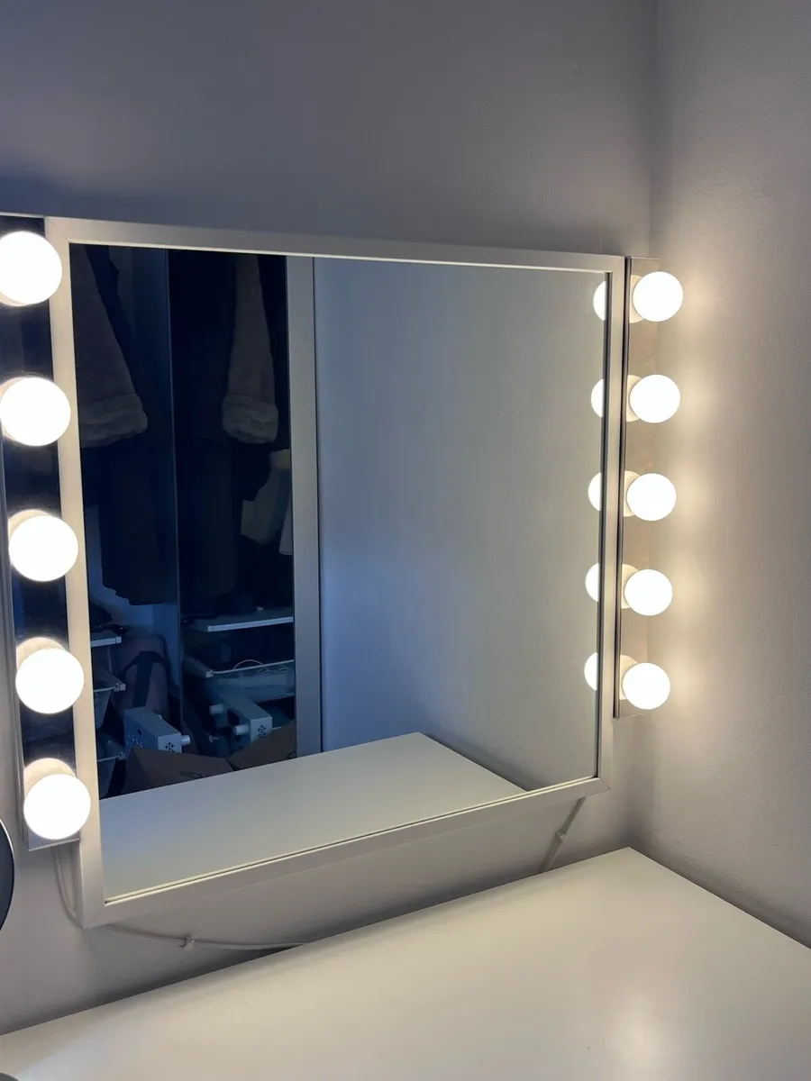 Makeup Station Lights and Mirror - Image 1