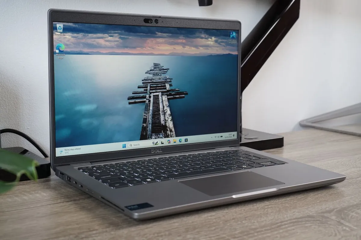 Dell Latitude 5450 Business Touch | Ultra 5 | 16GB - Image 1