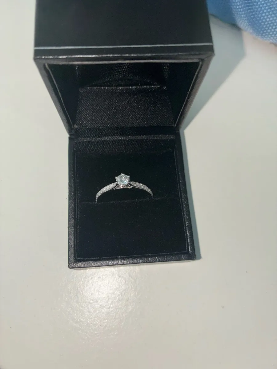 Engagement ring - Image 2