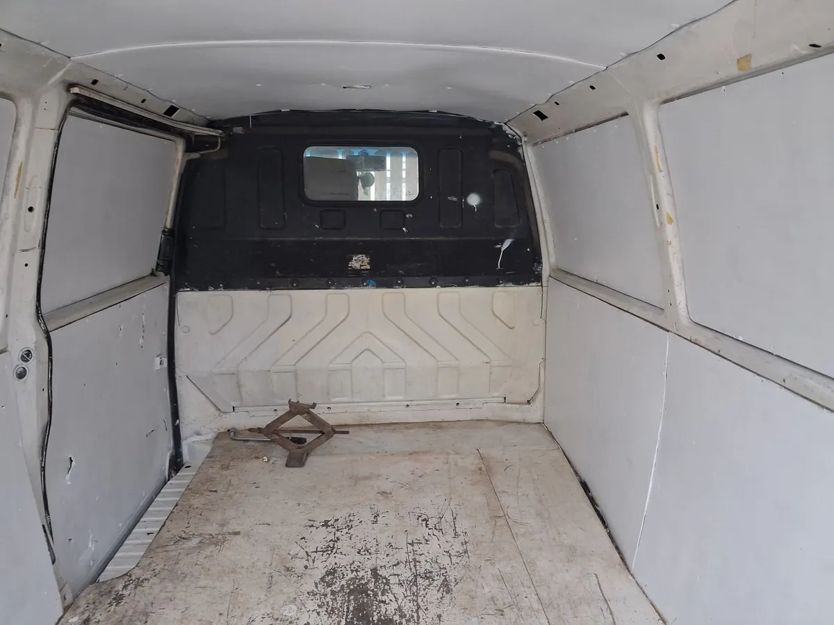 Volkswagen Transporter 2001 - Image 4