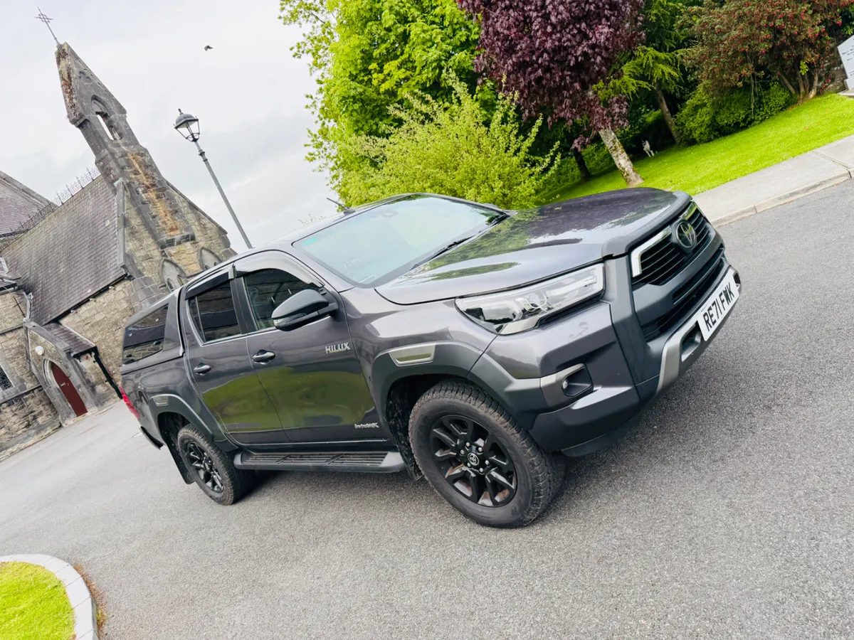 2021 Toyota Hilux Invincible x - Image 2