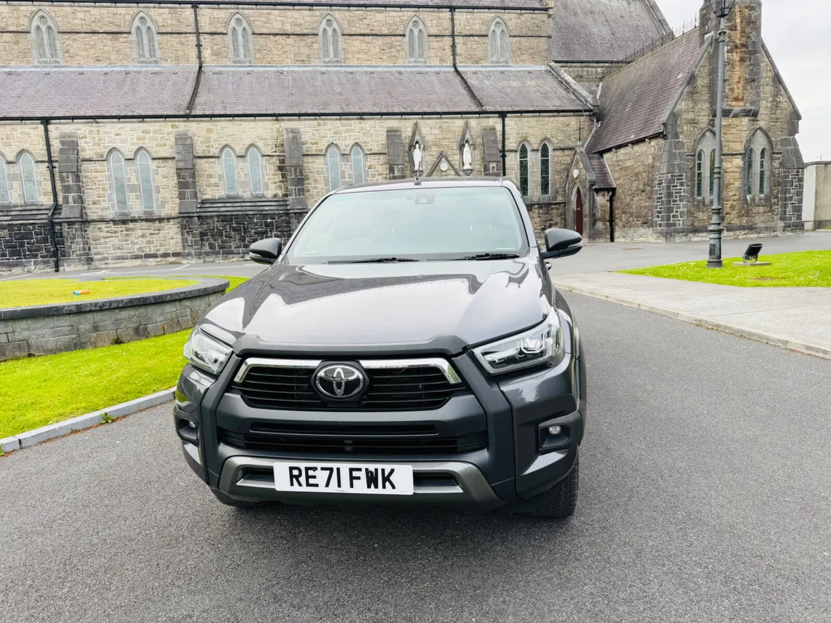 2021 Toyota Hilux Invincible x - Image 3