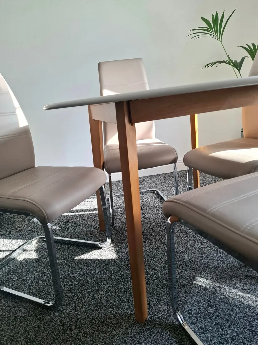 Dining table & chairs - Image 4