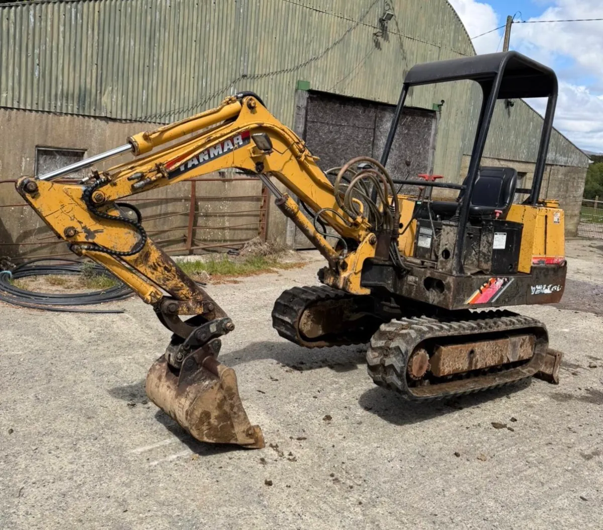 Yanmar mini digger 2.6 tone - Image 1