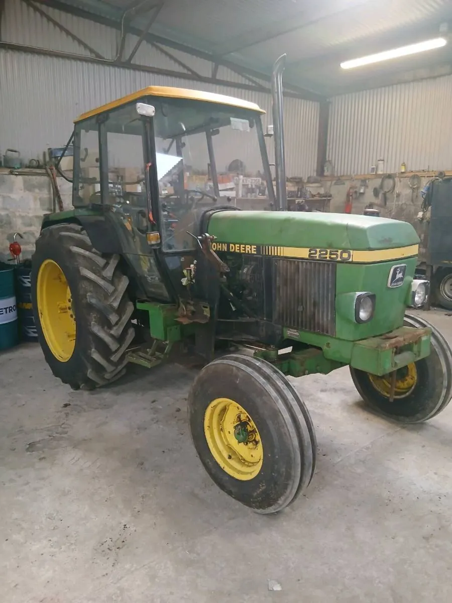 John Deere 2250   gears on floor. Taxbook - Image 2