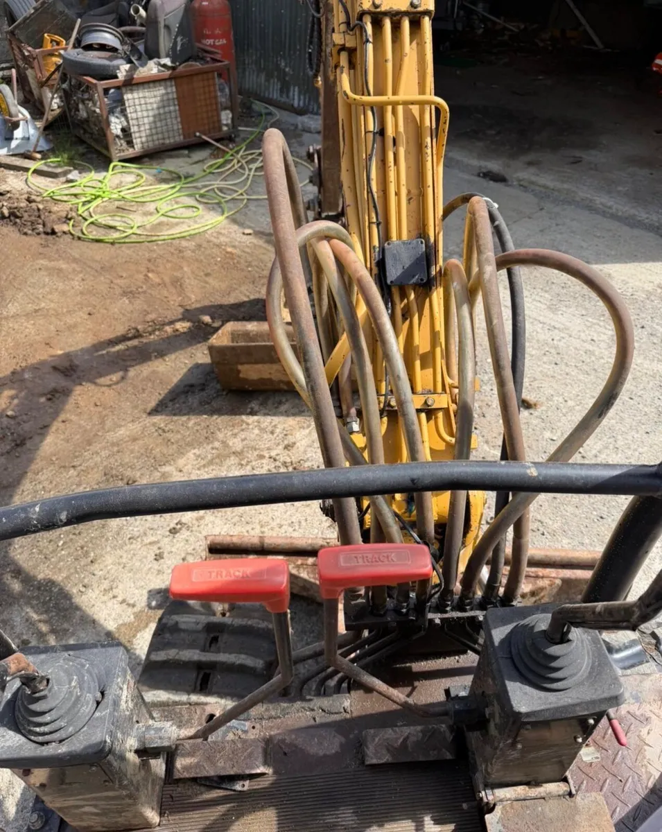 Yanmar mini digger 2.6 tone - Image 3