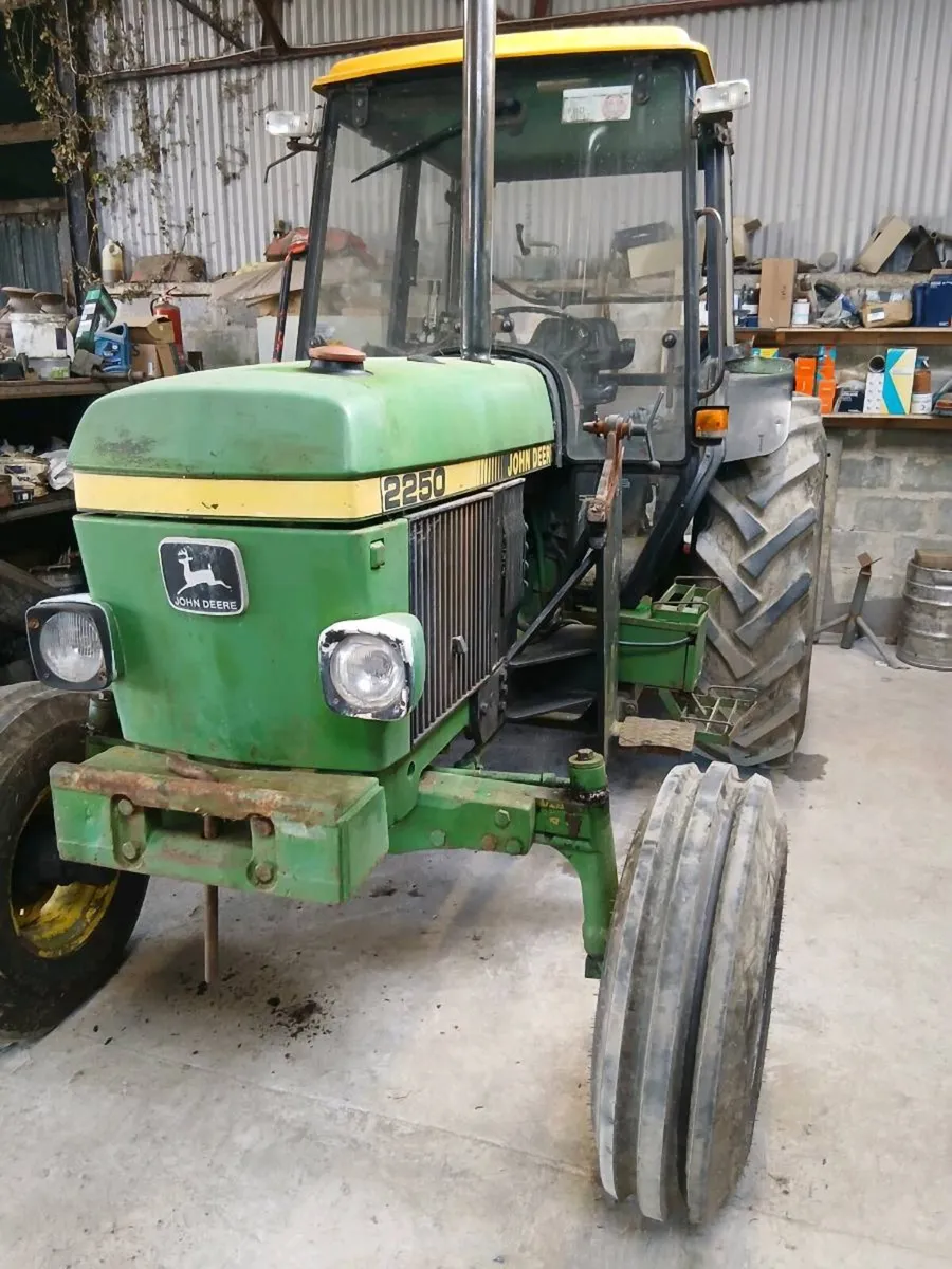 John Deere 2250   gears on floor. Taxbook - Image 3