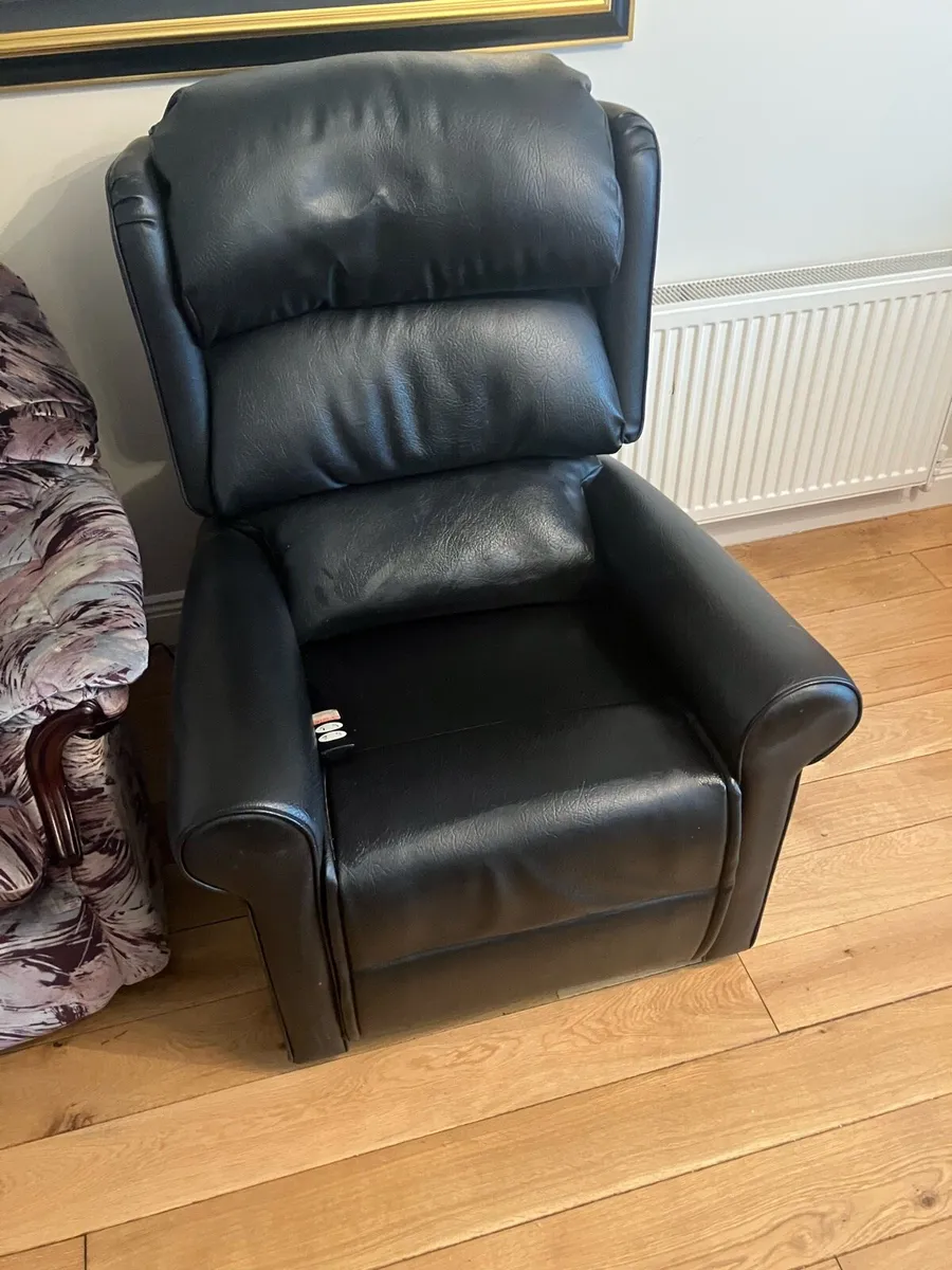 Electric Riser / Recliner Chair - Image 1