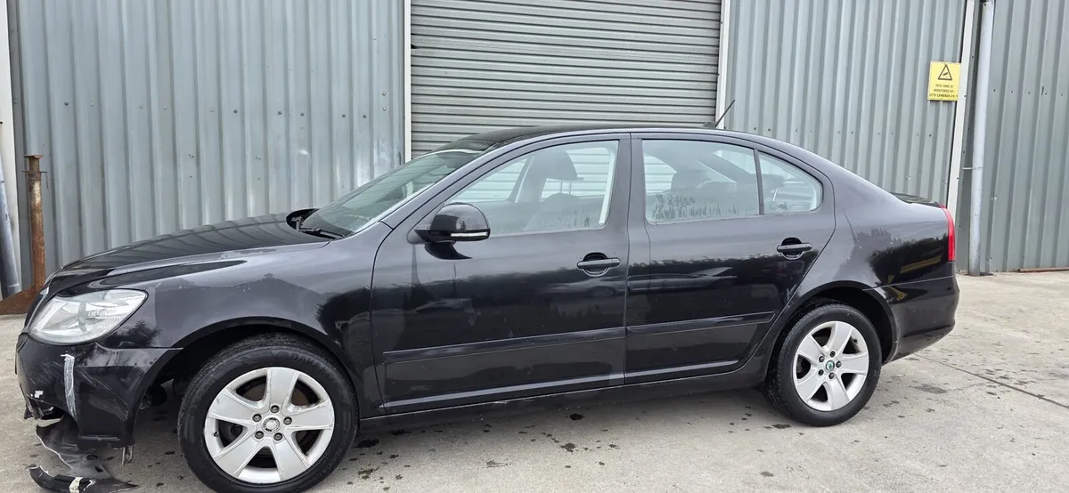 12 SKODA OCTAVIA DIESEL - Image 4