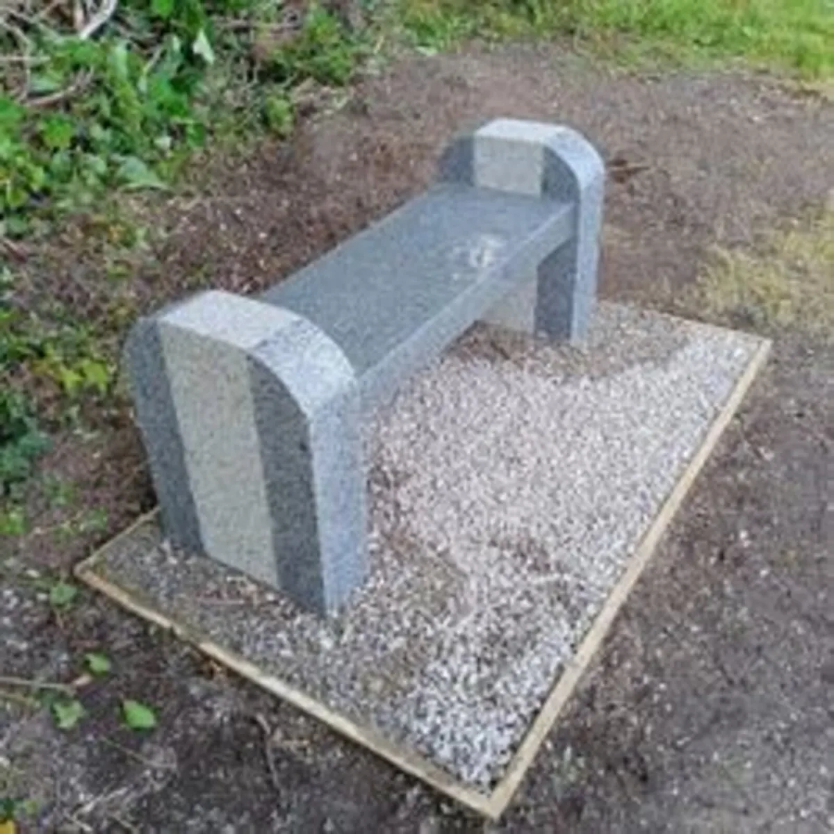 Polished granite garden bench - Image 2