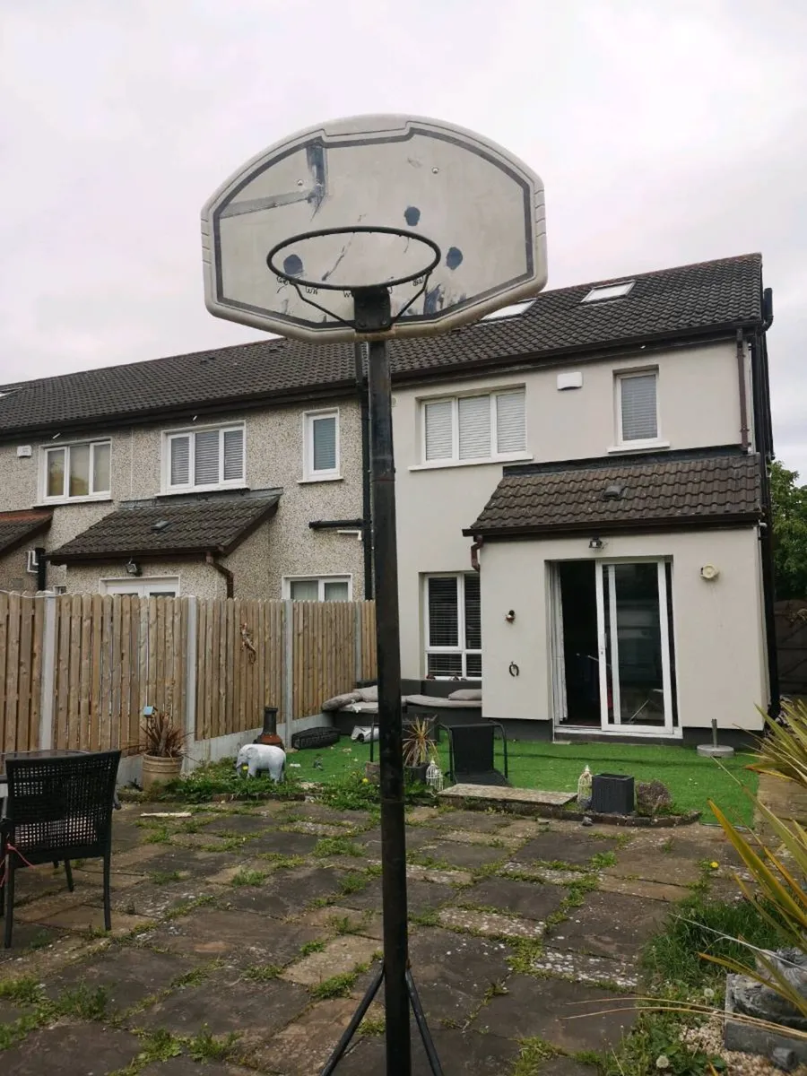 Basketball hoop - Image 1