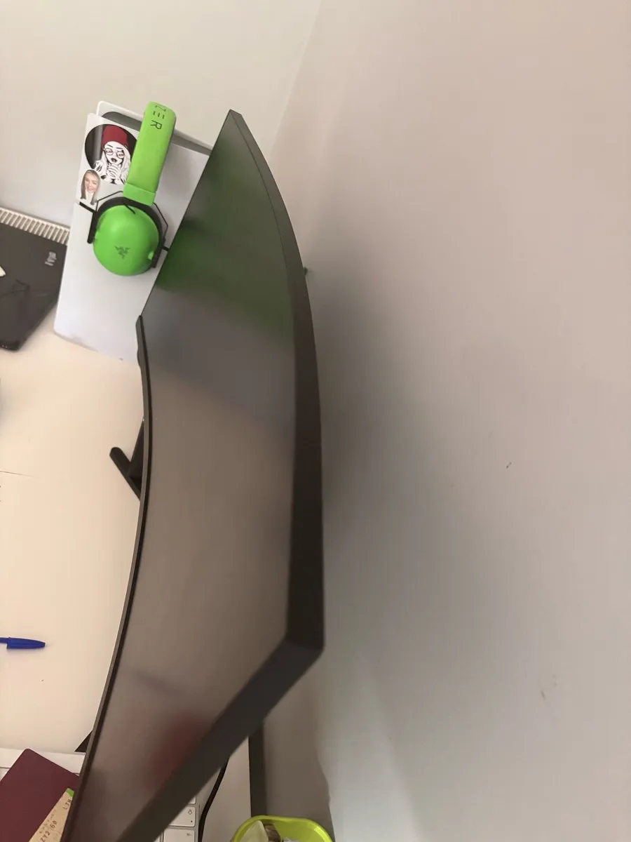 Curved Monitor - Image 3