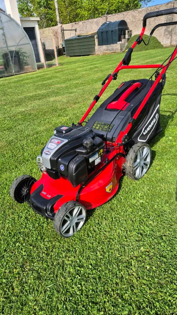Briggs and Stratton 18 inch self drive lawnmower - Image 1