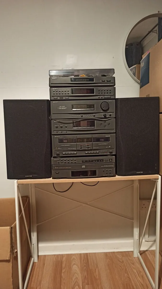 Sony stereo system with speakers - Image 4