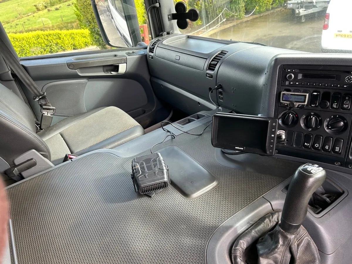 Scania  2013 p400 tipper - Image 2