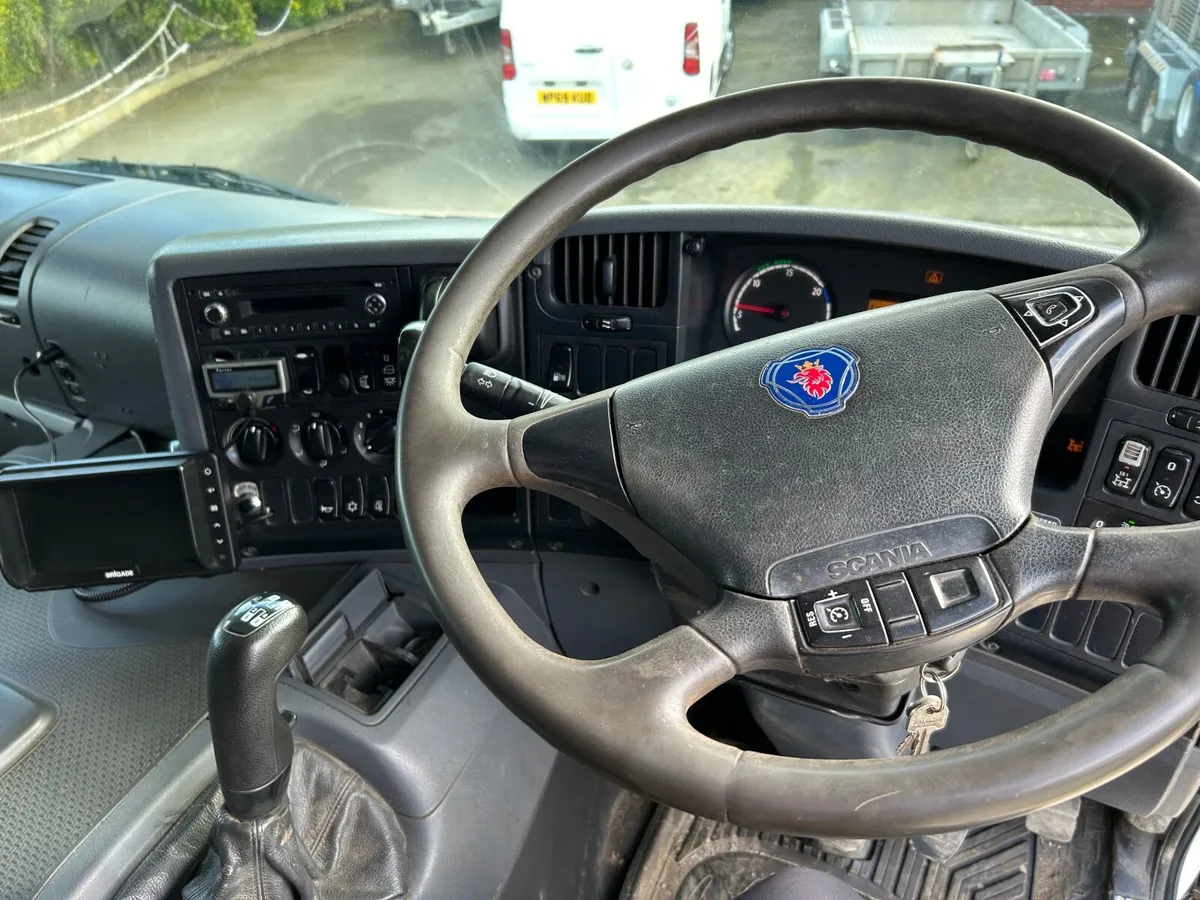 Scania  2013 p400 tipper - Image 3