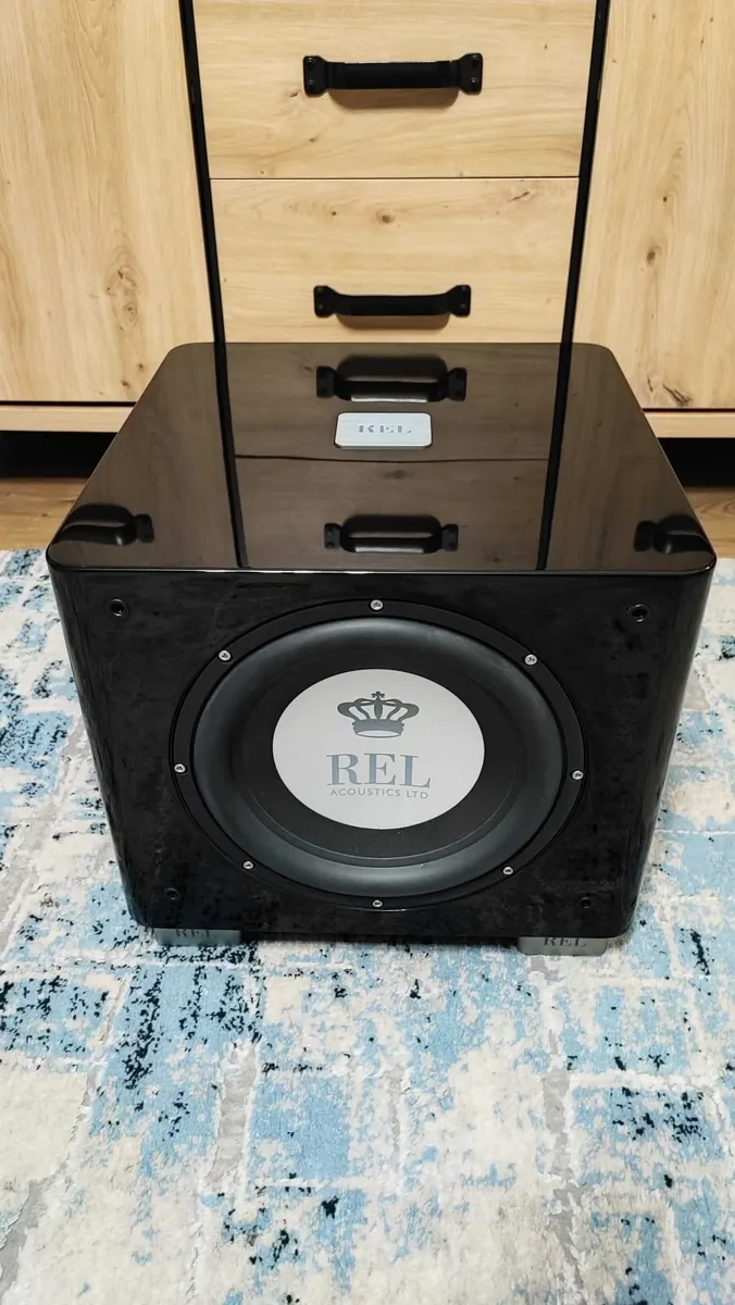 Rel T9X subwoofer black high gloss . - Image 1