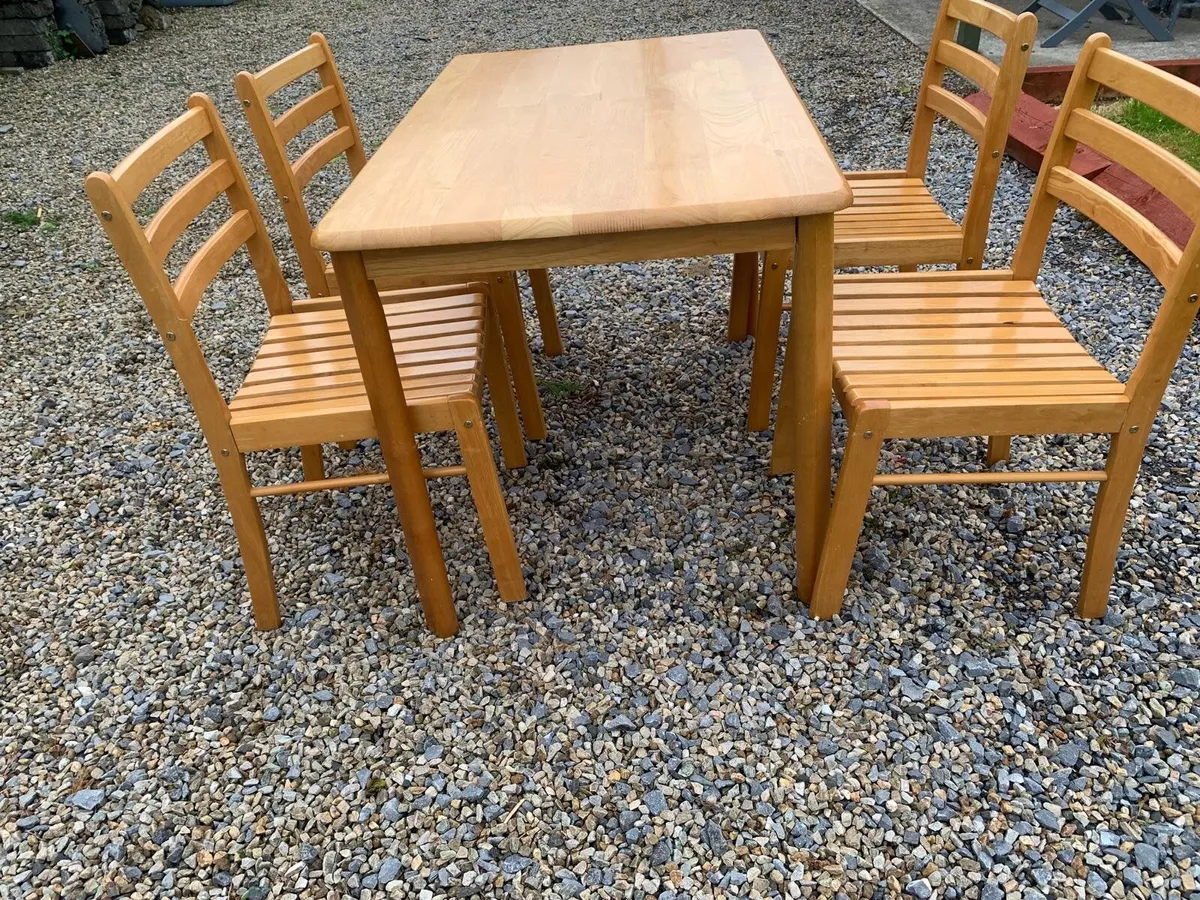 Table and four chairs - Image 2