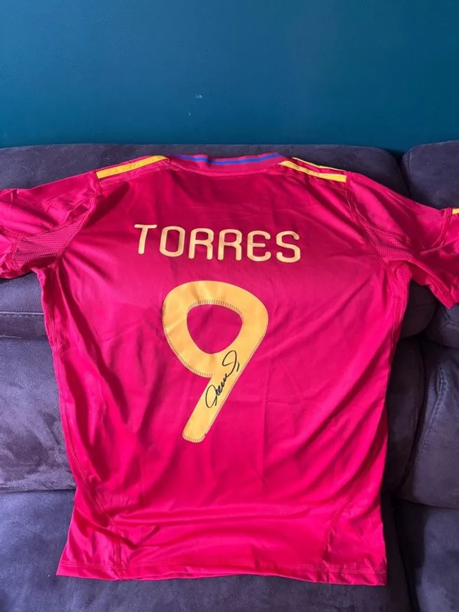 Fernando Torres signed Spanish jersey - Image 1