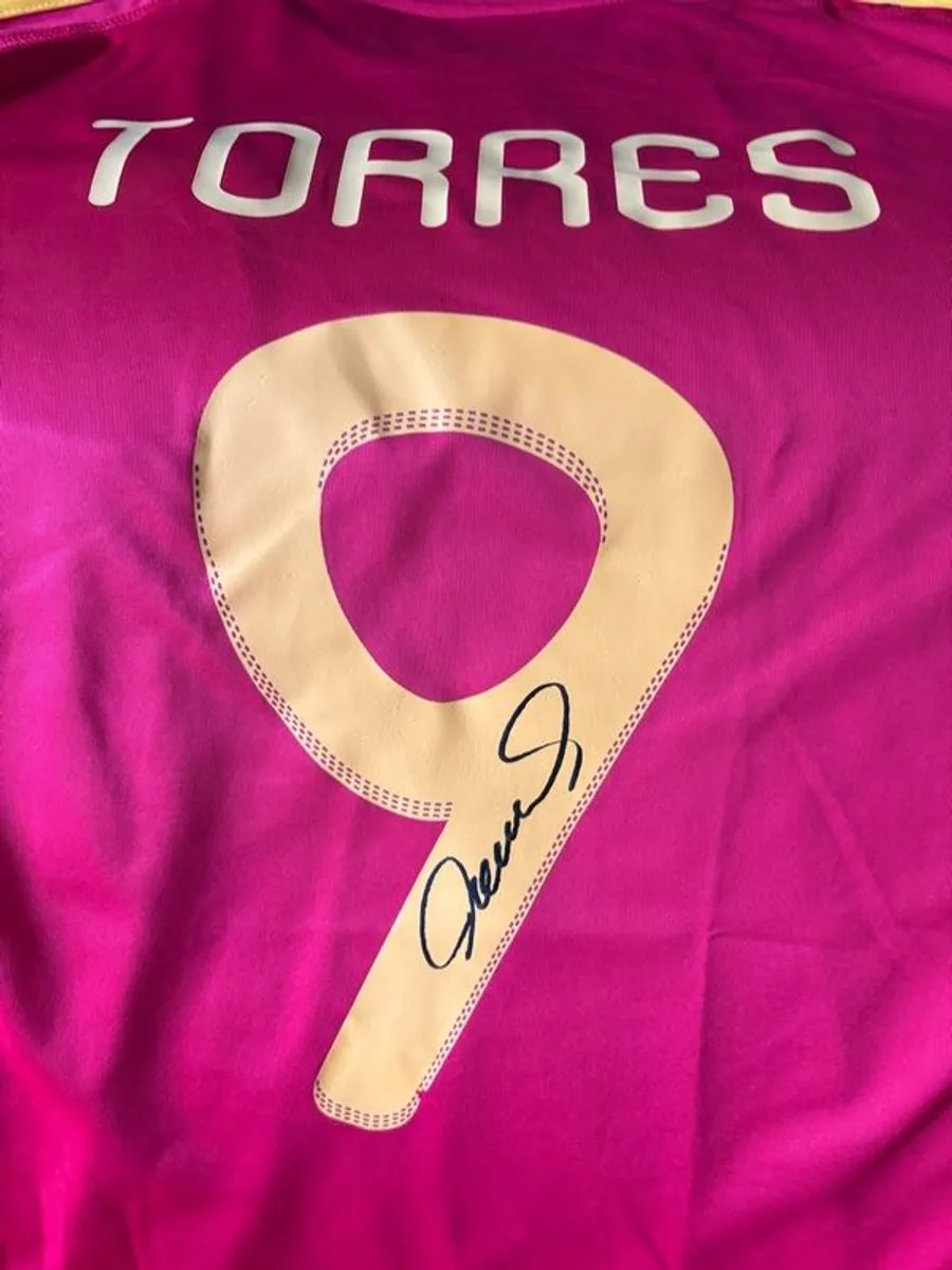 Fernando Torres signed Spanish jersey - Image 2
