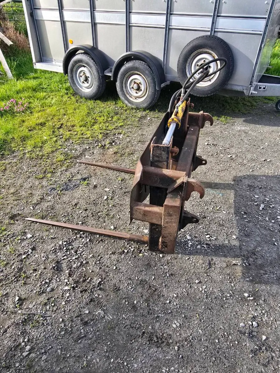 Rossmore Hydraulic Bale Handler - Image 3