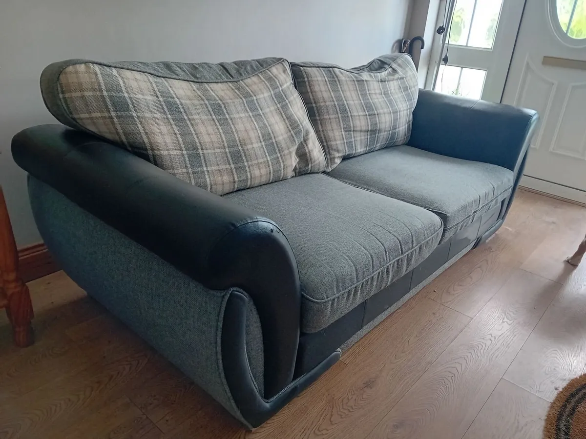 Couch - Image 2