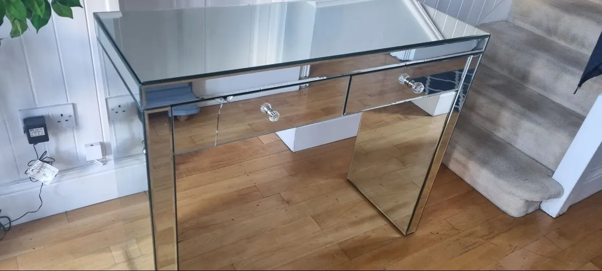 Free mirrored dressing table - Image 1