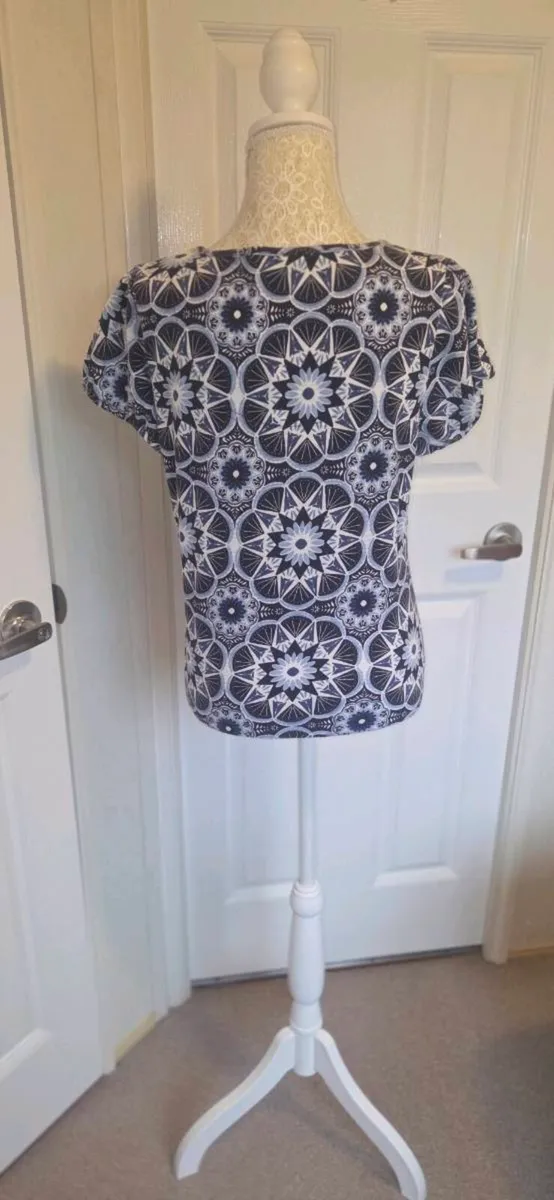 Debenhams Blue White Geometric Floral Print Top UK - Image 3