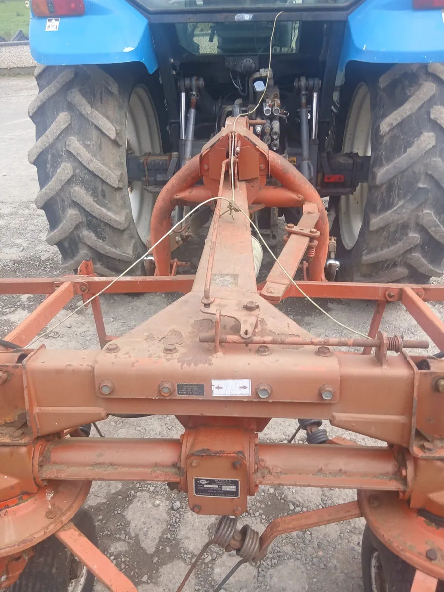 Kuhn 6301 Tedder for sale. - Image 3