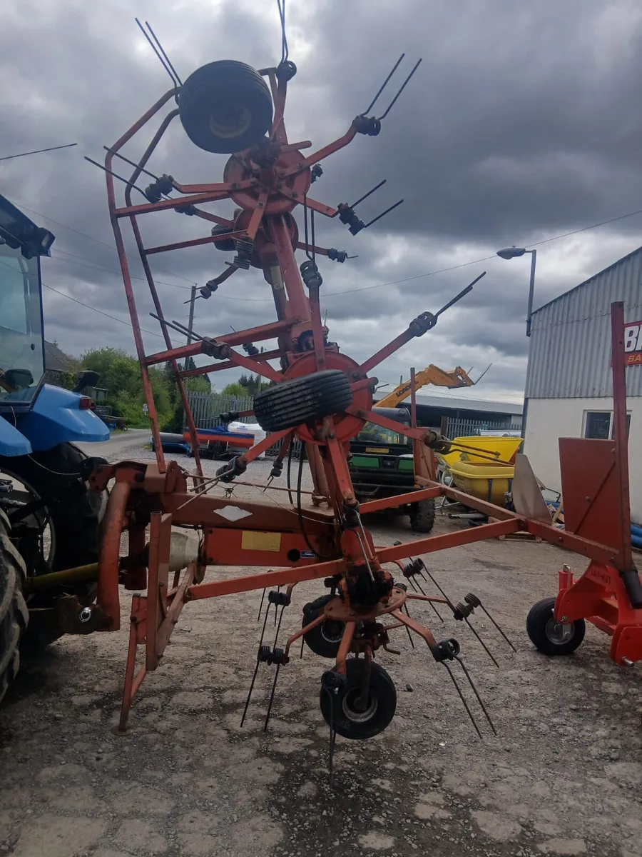 Kuhn 6301 Tedder for sale. - Image 1