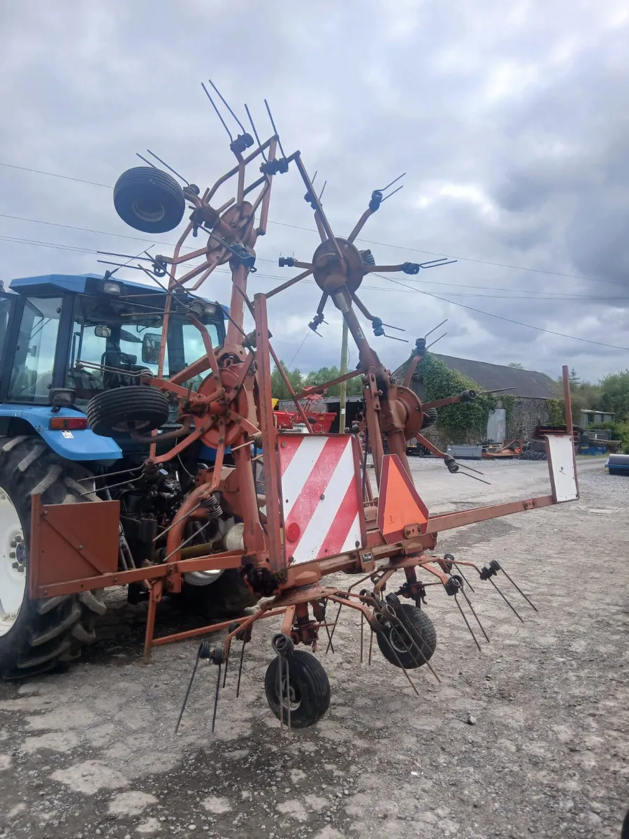 Kuhn 6301 Tedder for sale. - Image 2