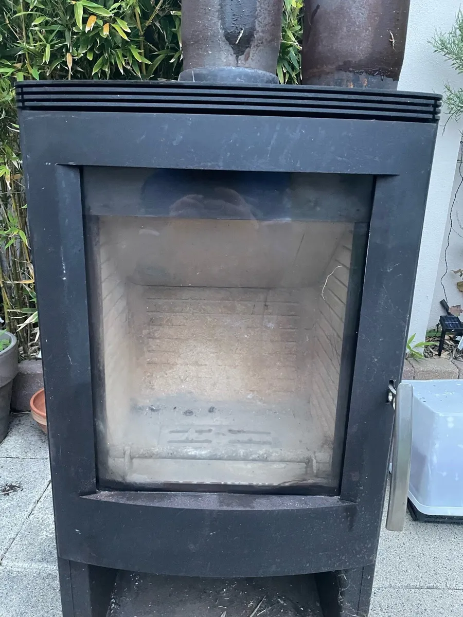 Wood burning stove - Image 1