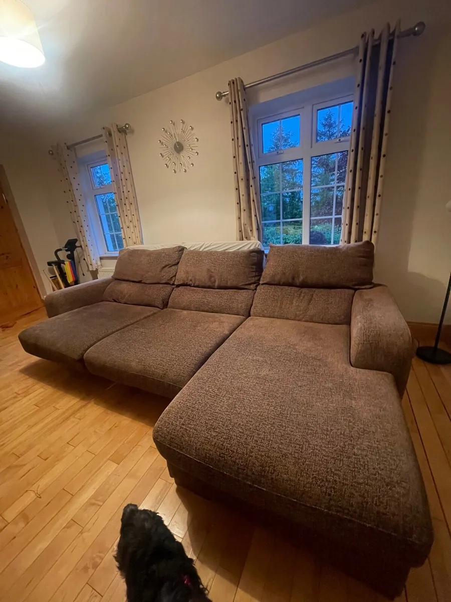 Large brown couch - Image 2