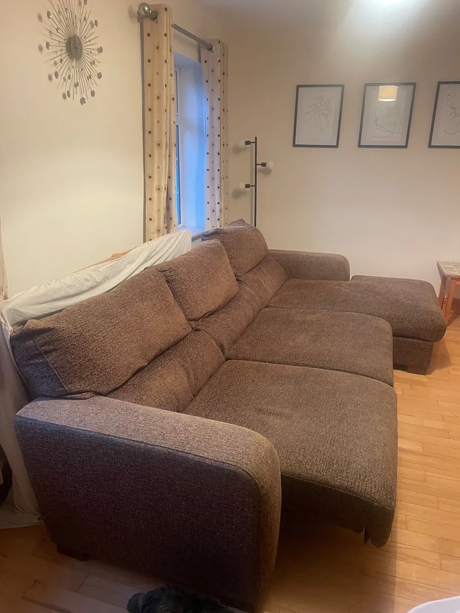 Large brown couch - Image 4