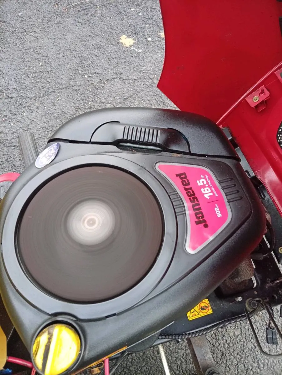 Jonsered lt2217 mower - Image 3