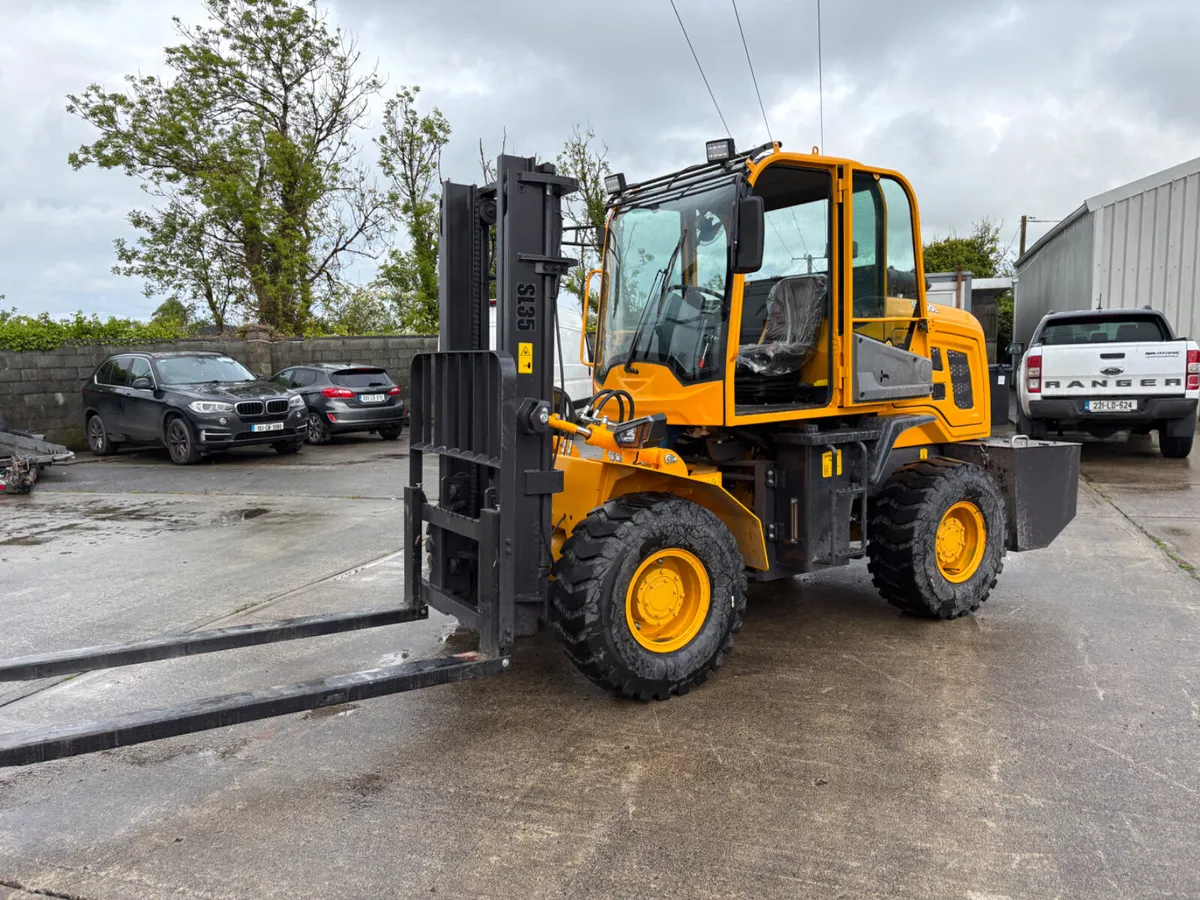 3.5 Ton 4 x 4 Rough Terrain Fork lift.. New/Unused - Image 2