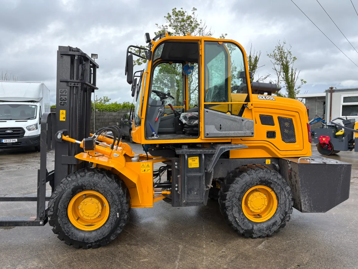 3.5 Ton 4 x 4 Rough Terrain Fork lift.. New/Unused - Image 4