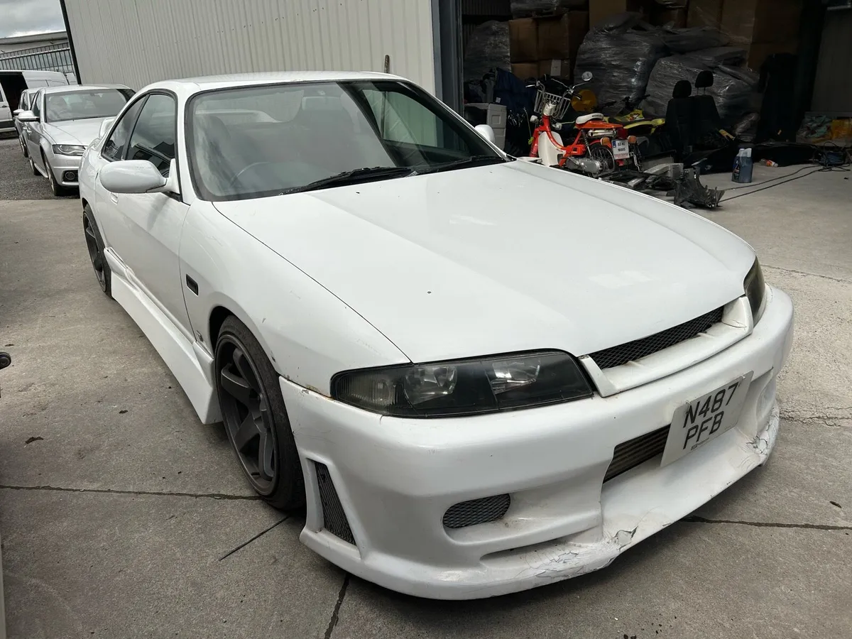 1995 Nissan skyline - Image 3