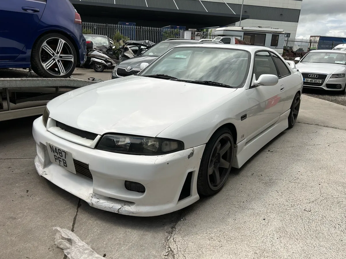 1995 Nissan skyline - Image 4