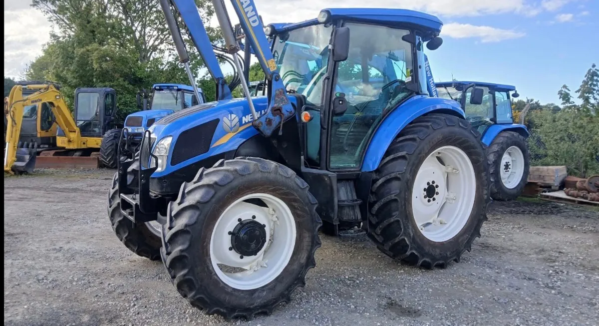 2017 New Holland TD5-105 - Image 3