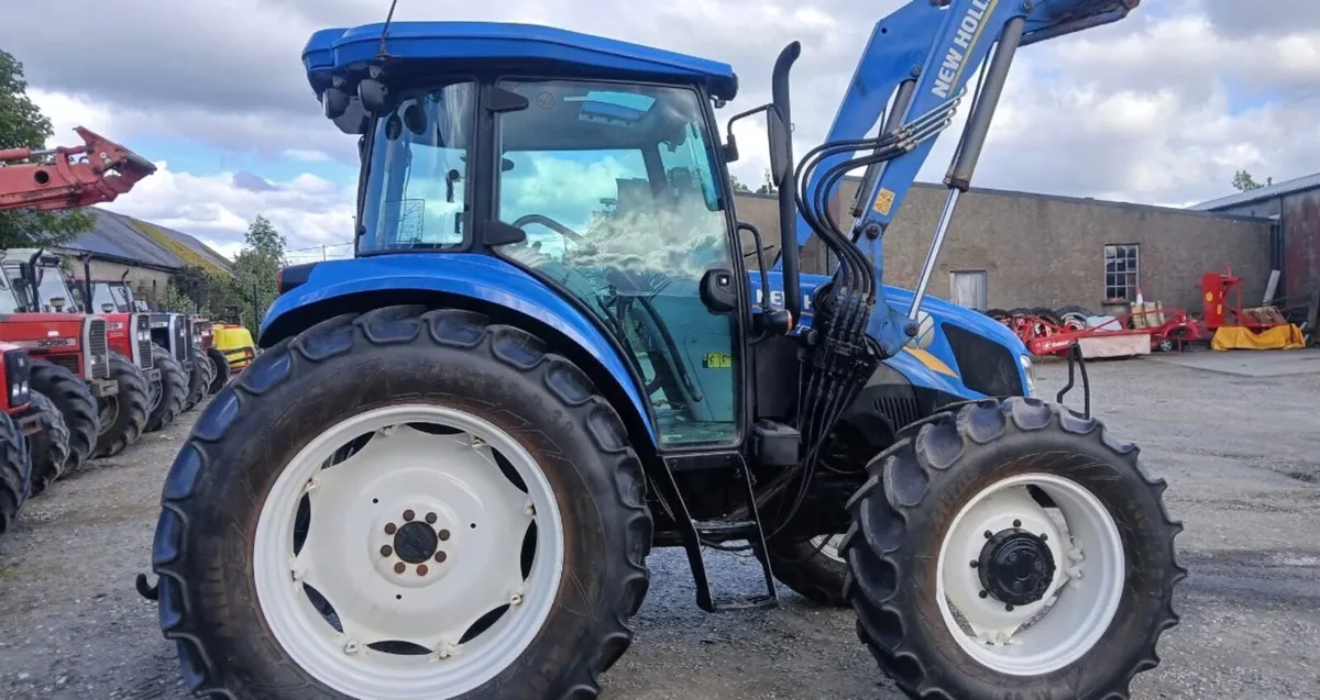 2017 New Holland TD5-105 - Image 2