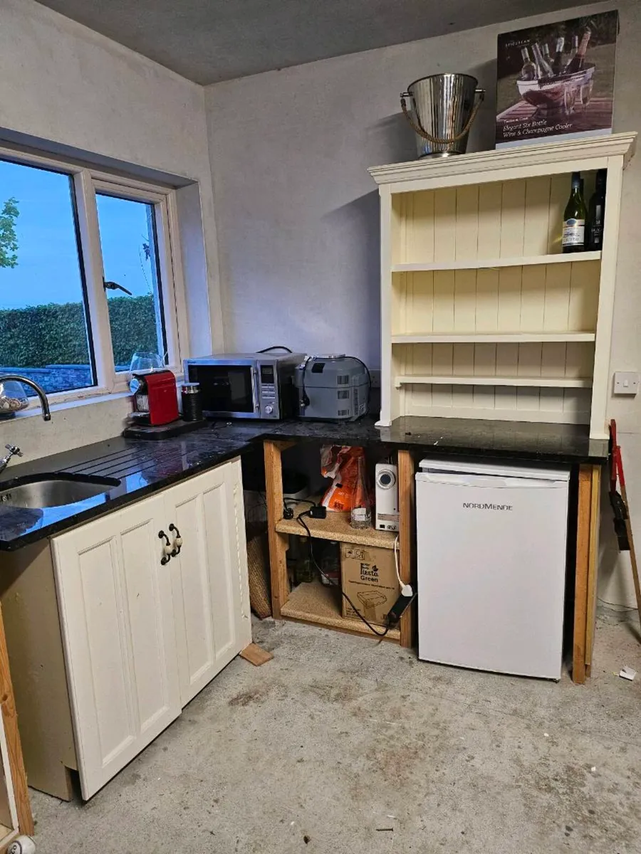 Granite worktop and units - Image 1