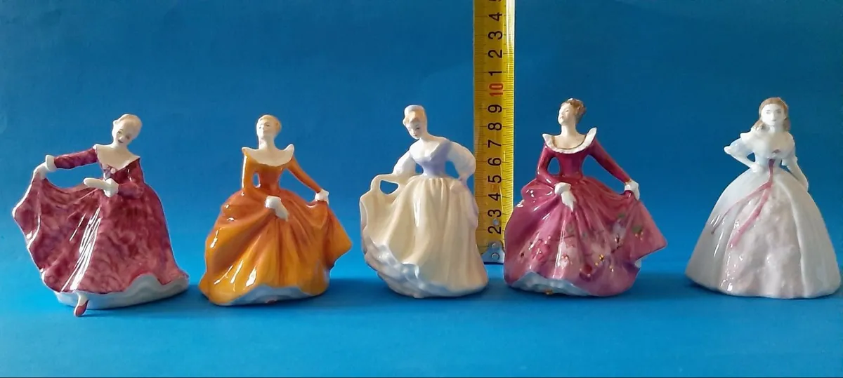 Figurines - Image 1