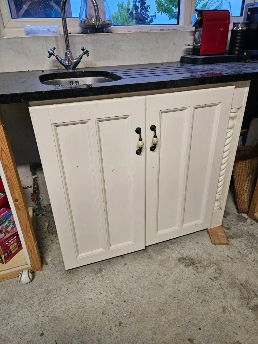 Granite worktop and units - Image 3