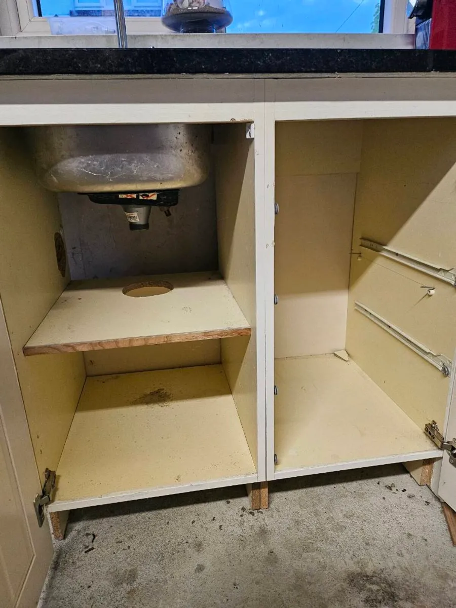 Granite worktop and units - Image 4