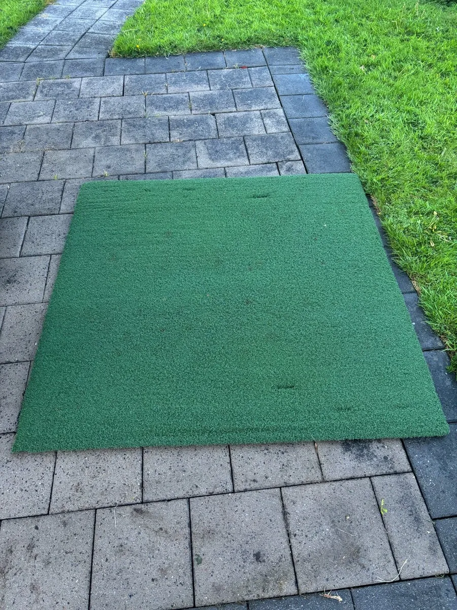 Golfing mat - Image 1