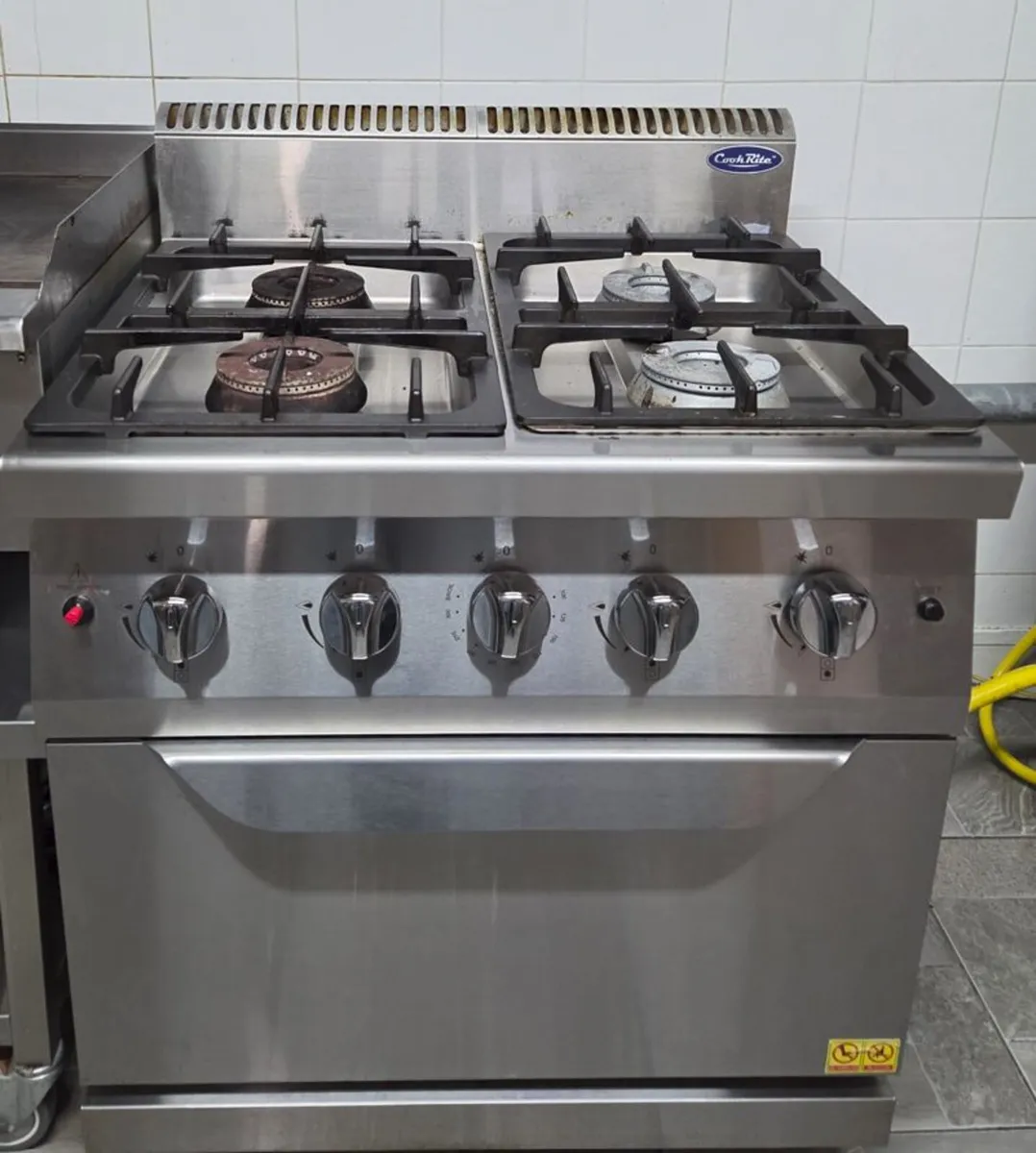 4 Burners Gas Range & Oven - Image 1