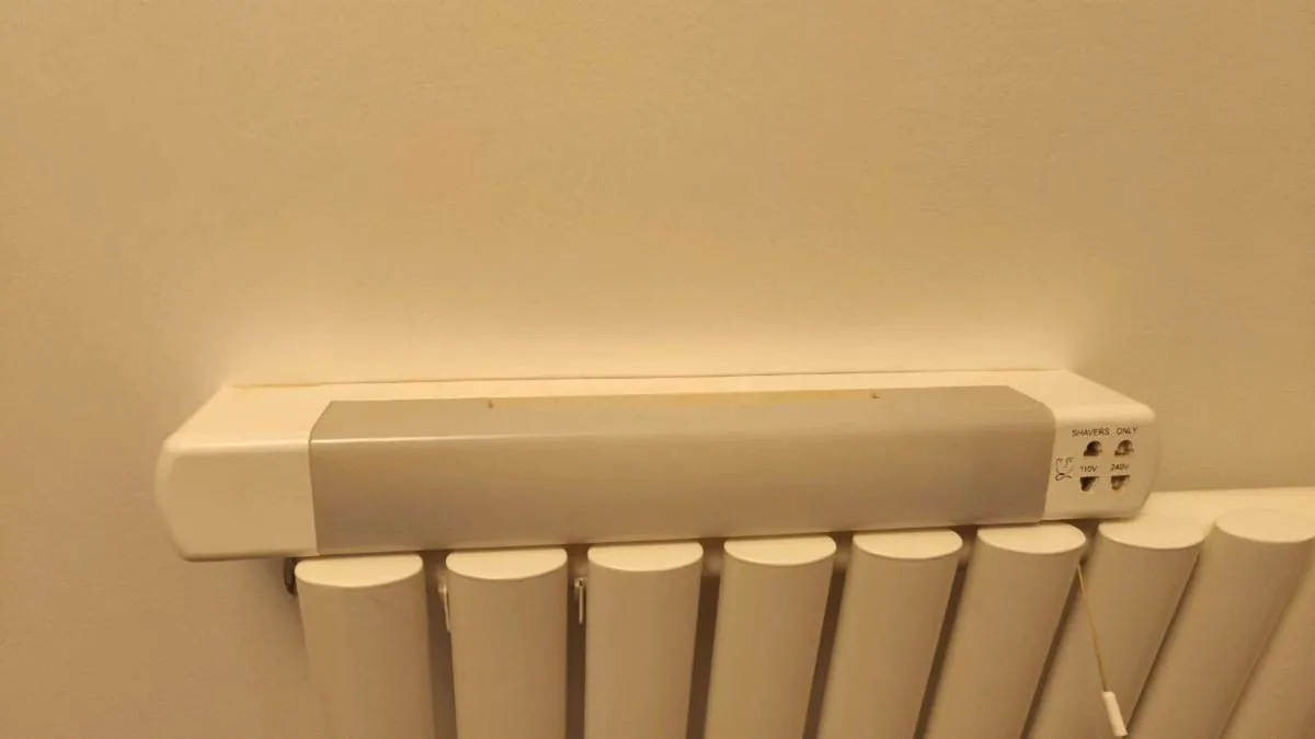 Shaver Socket lamp